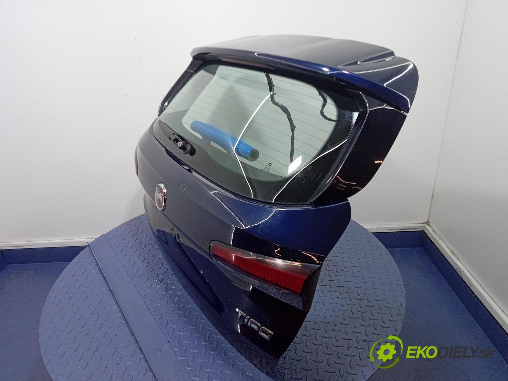 Fiat Tipo 2017 zadna dveře kufra: kufra: