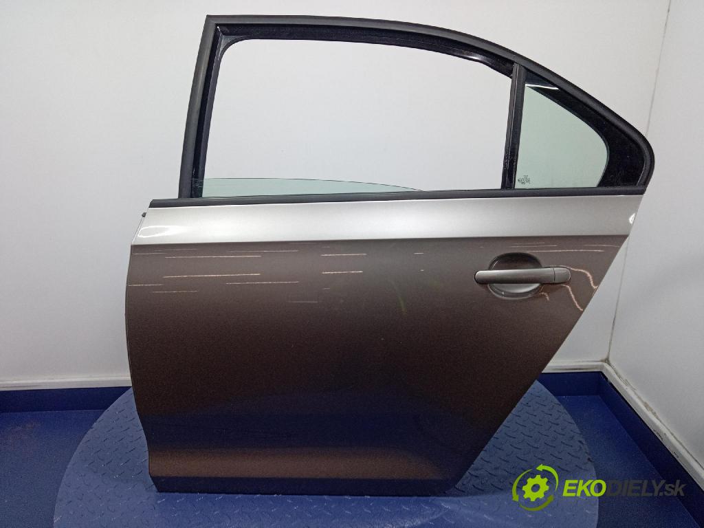 Seat Toledo 2016 dvere zad Vľavo: