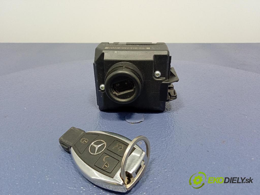 Mercedes C-klasa 2012 Spínač zapaľovania: A2079052600