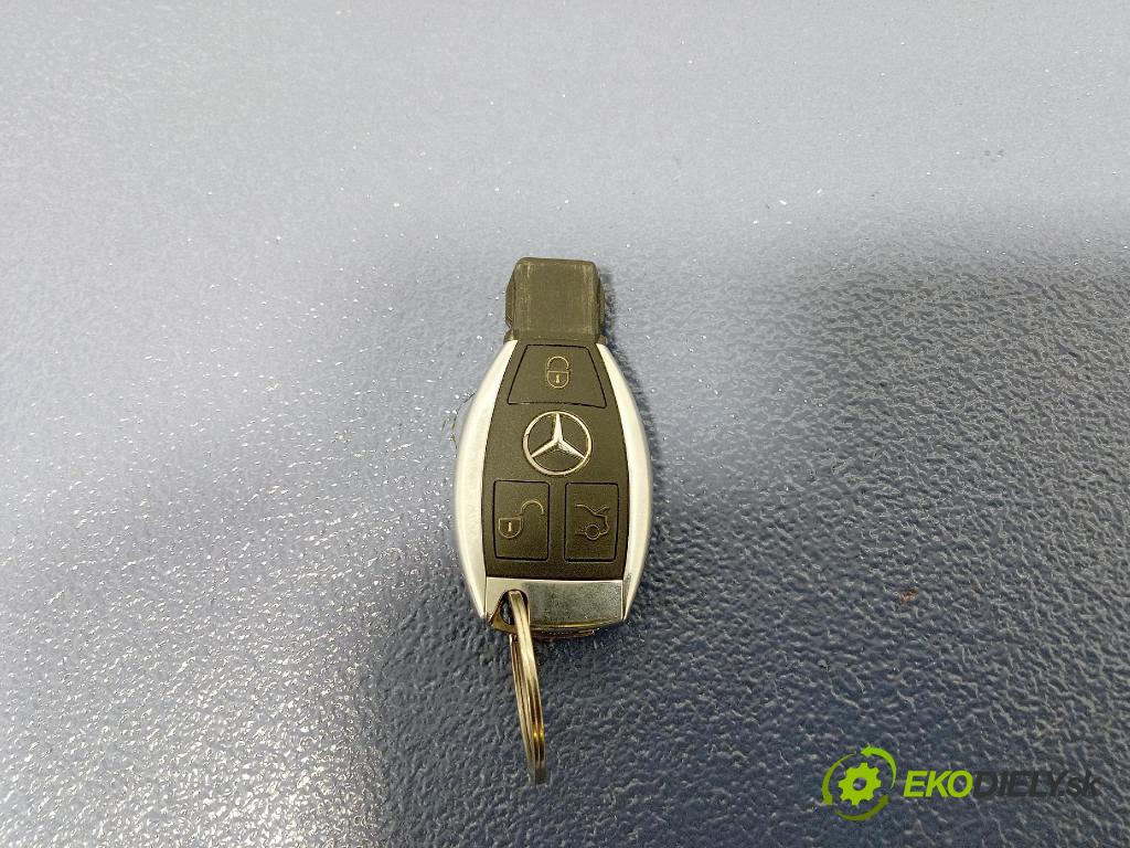 Mercedes C-klasa 2012 Spínač zapaľovania: A2079052600
