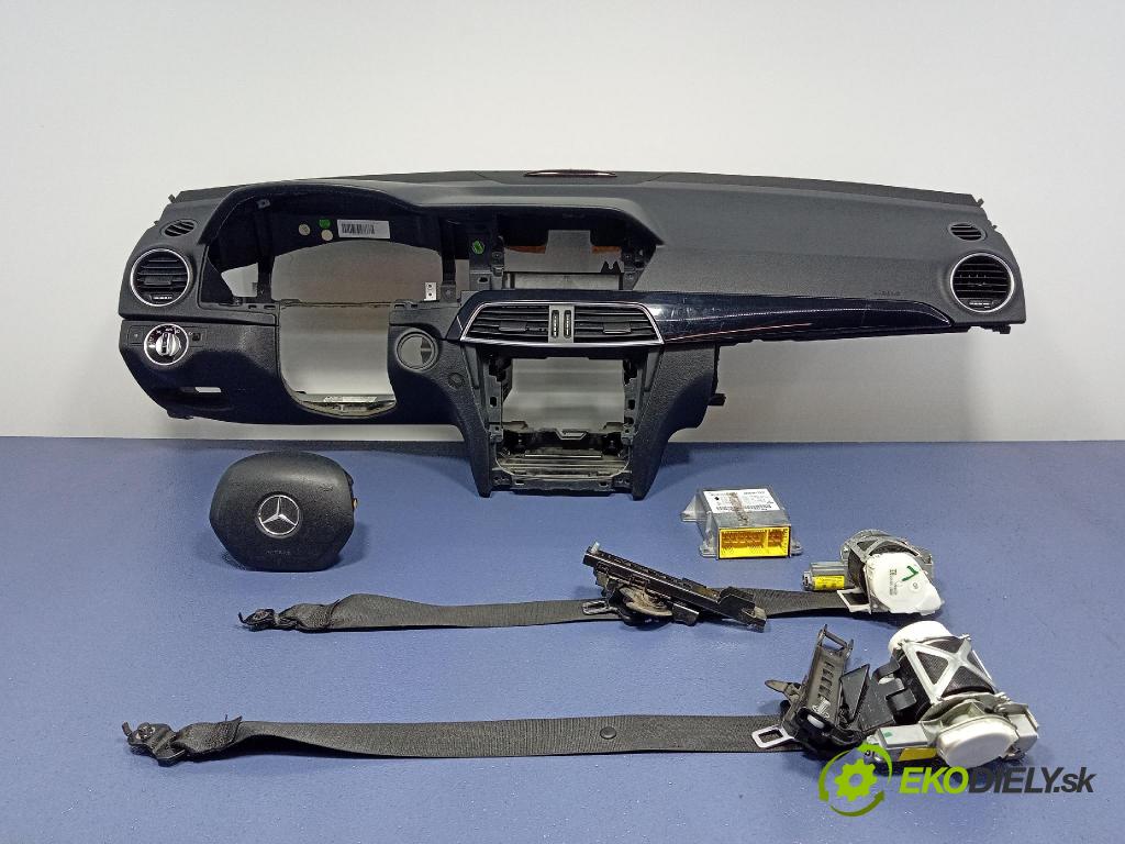 Mercedes C-klasa 2012 kokpit,pristrojová doska 2046805787