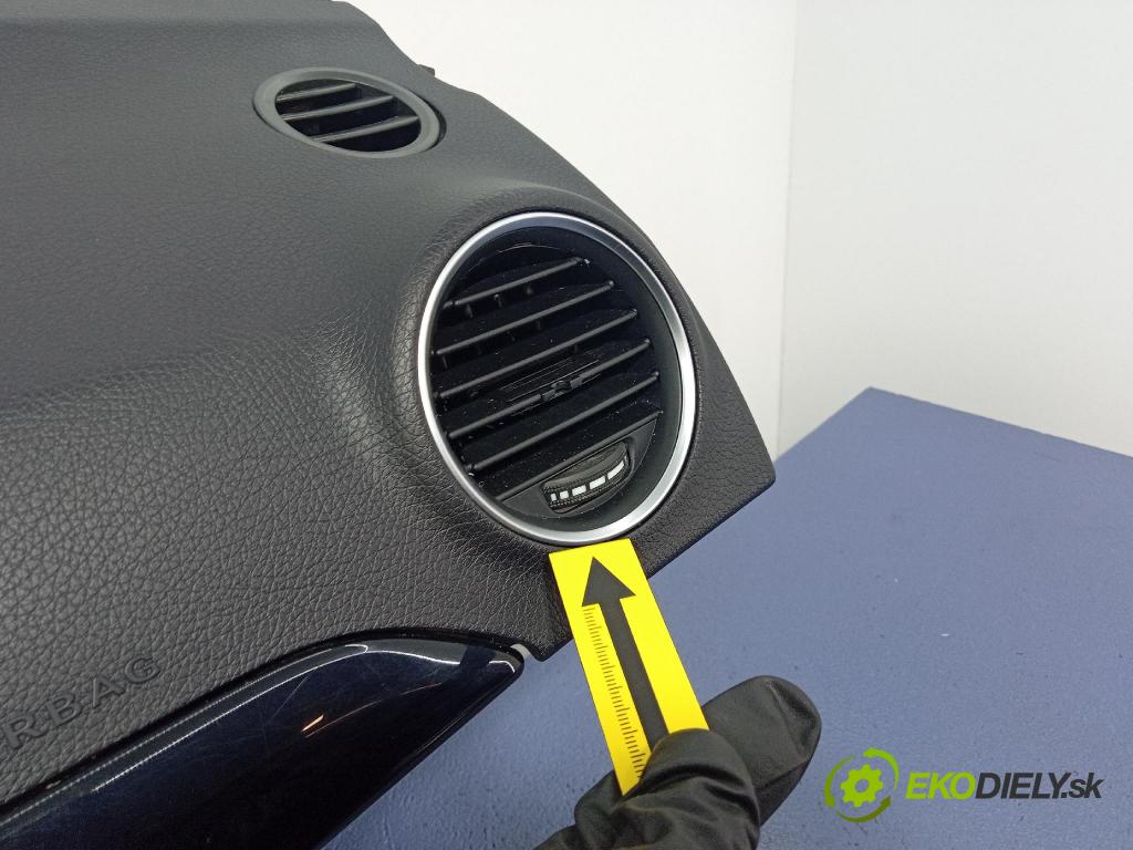 Mercedes C-klasa 2012 kokpit,pristrojová doska 2046805787