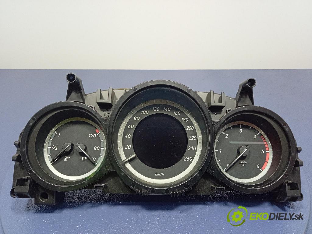 Mercedes C-klasa 2012 prístrojovka/ budíky A2049004008