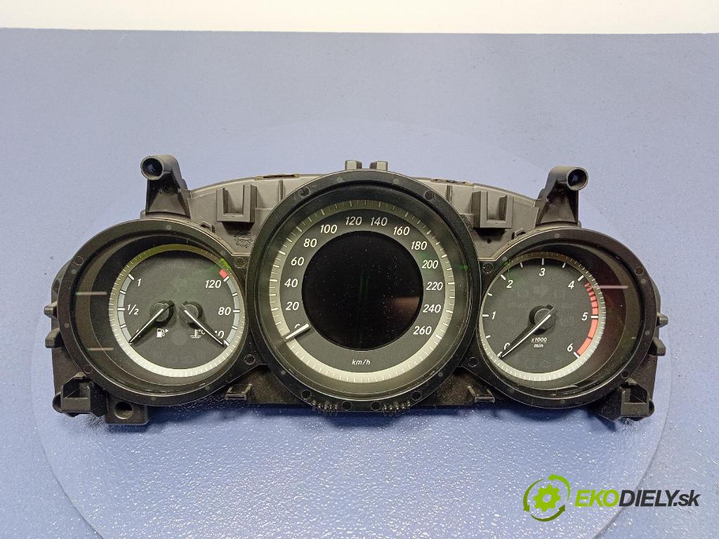 Mercedes C-klasa 2012 prístrojovka/ budíky A2049004008