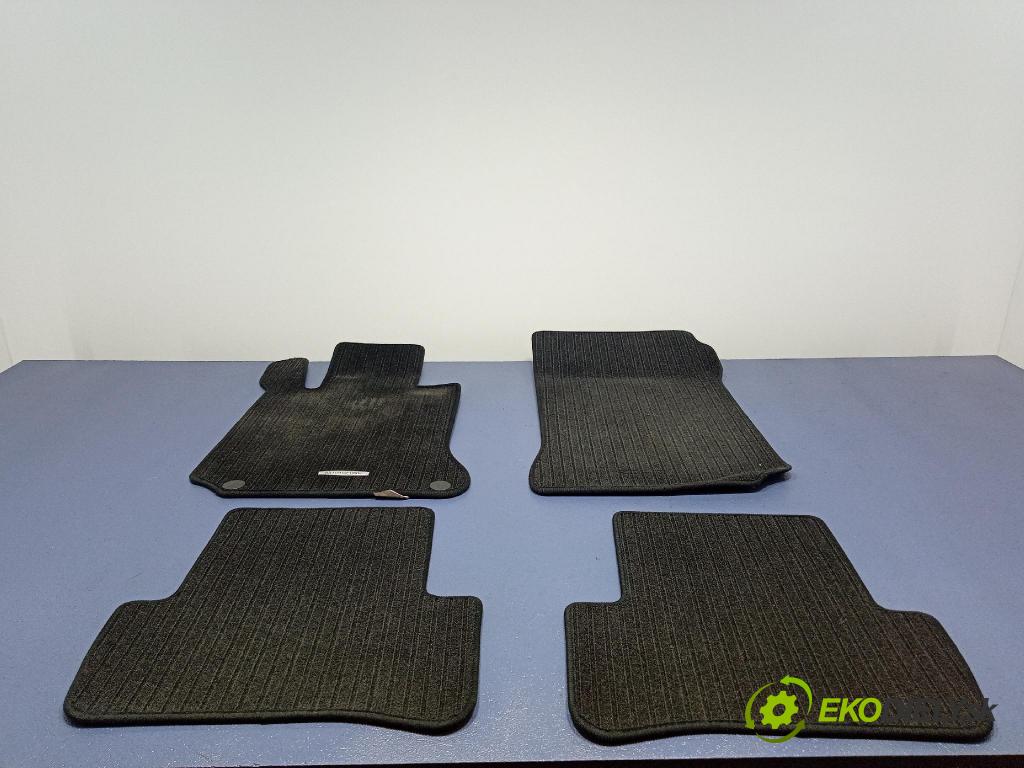 Mercedes C-klasa 2012 koberec do auta A2076801548