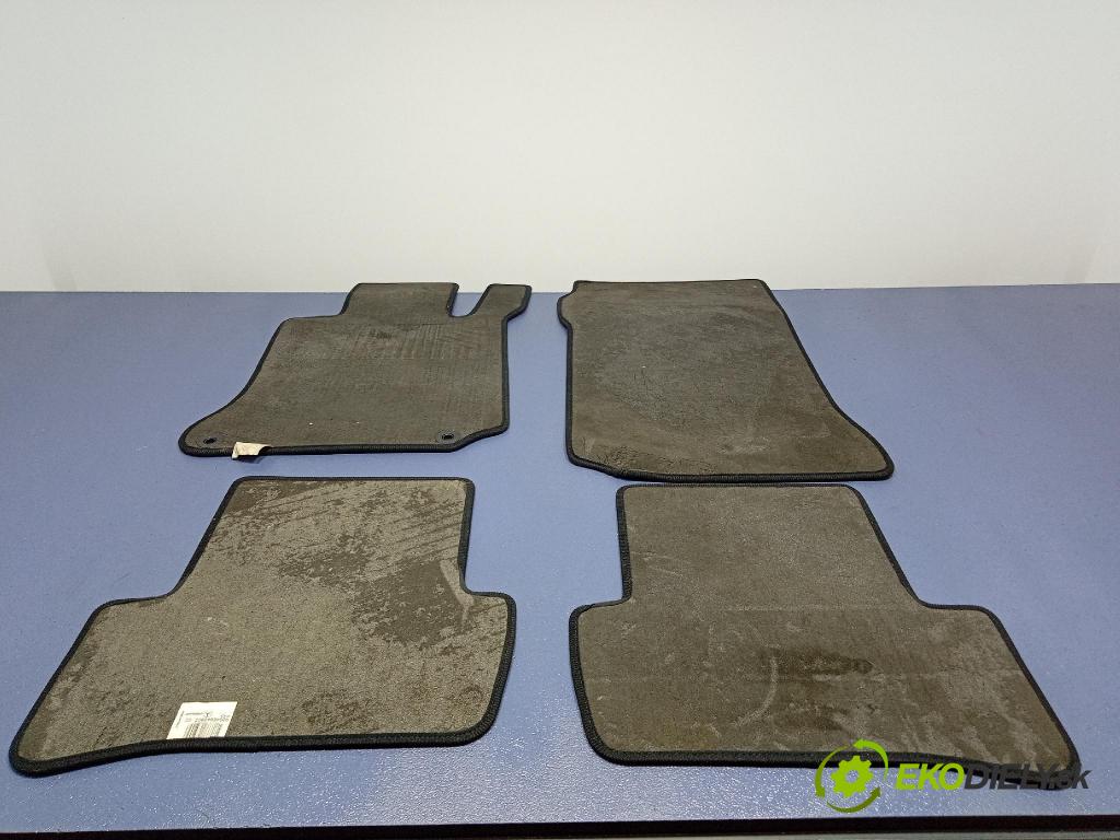 Mercedes C-klasa 2012 koberec do auta A2076801548