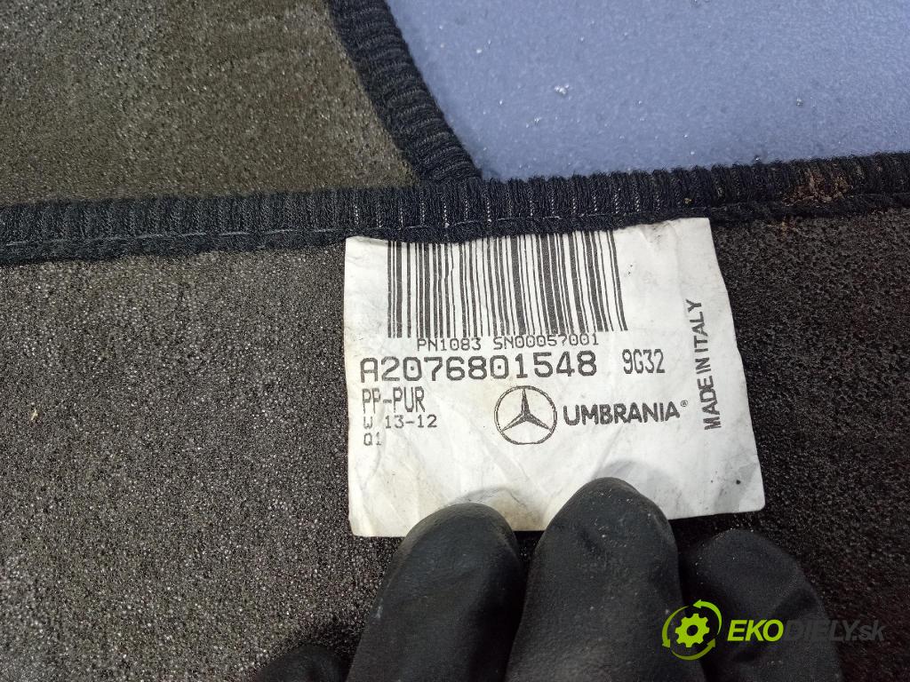 Mercedes C-klasa 2012 koberec do auta A2076801548