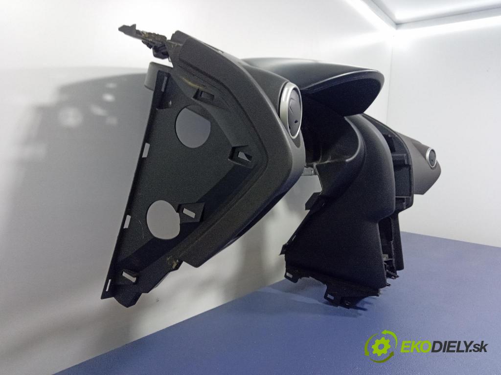 Nissan Qashqai 2007 kokpit,pristrojová doska