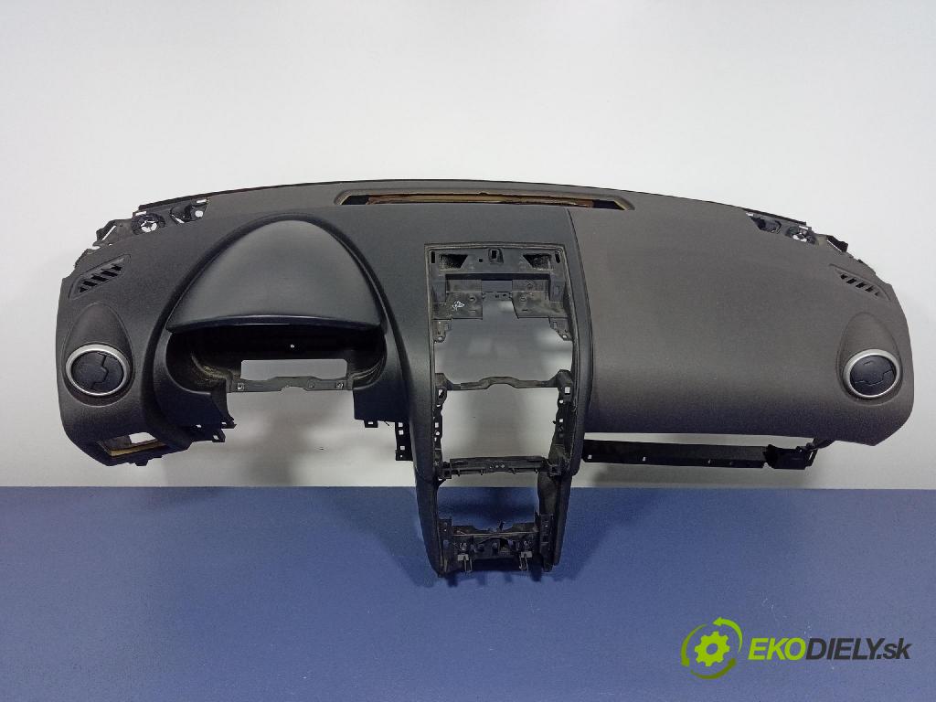 Nissan Qashqai 2007 kokpit,pristrojová doska