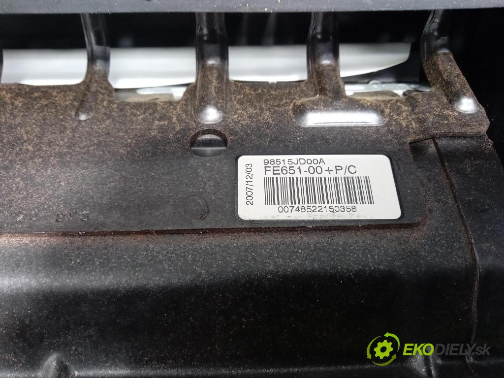 Nissan Qashqai 2007 kokpit,pristrojová doska