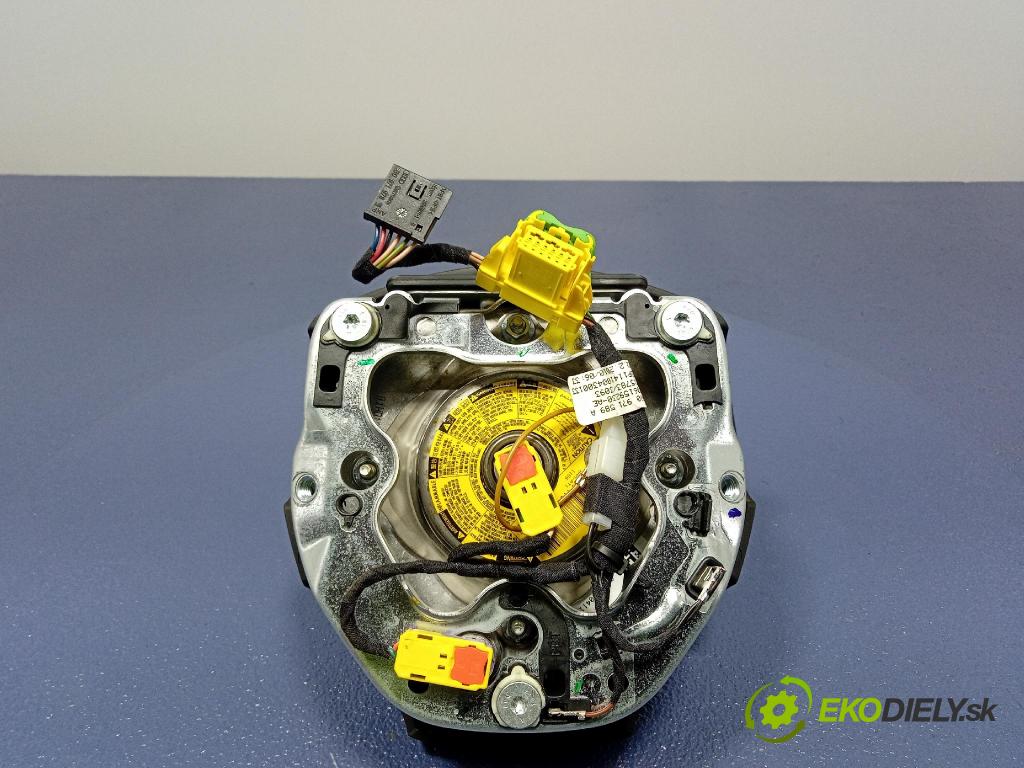 Audi Q5 2010 Airbag: Řidiči: x 8R0880201C