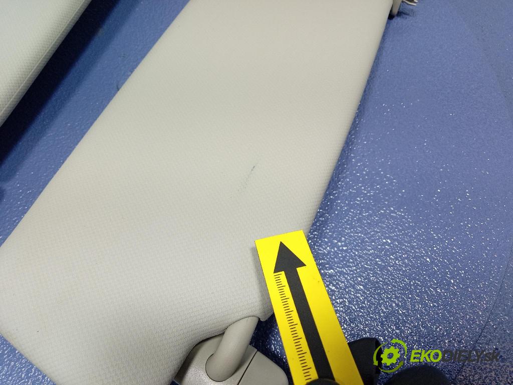 Audi Q5 2010 kryt slnečná clona 8K0857551