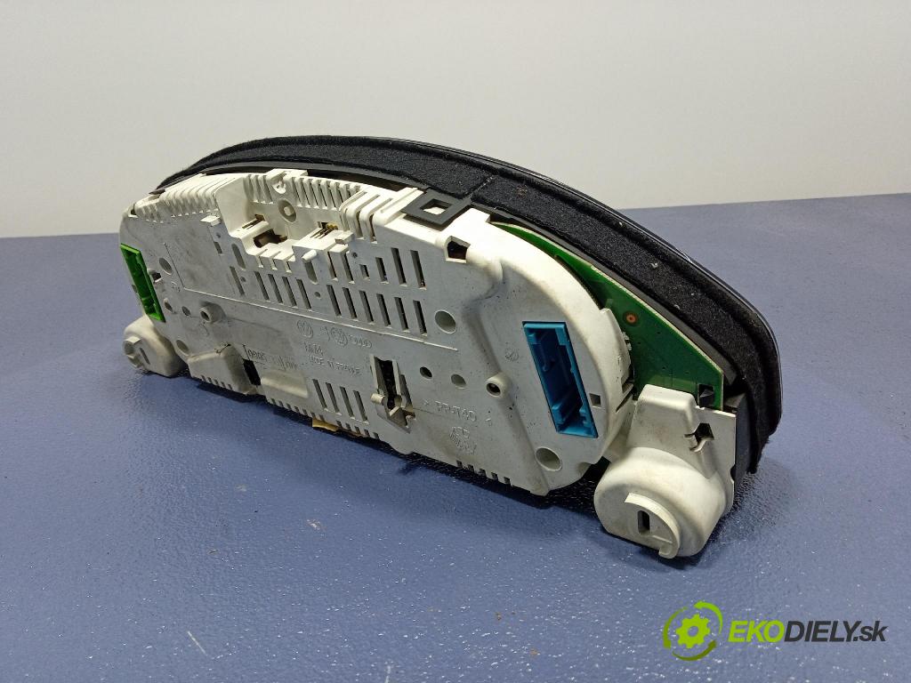 Audi A4 2000 prístrojovka/ budíky 8D0920900B