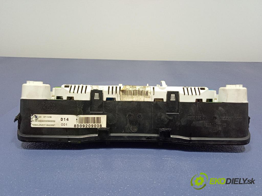 Audi A4 2000 prístrojovka/ budíky 8D0920900B