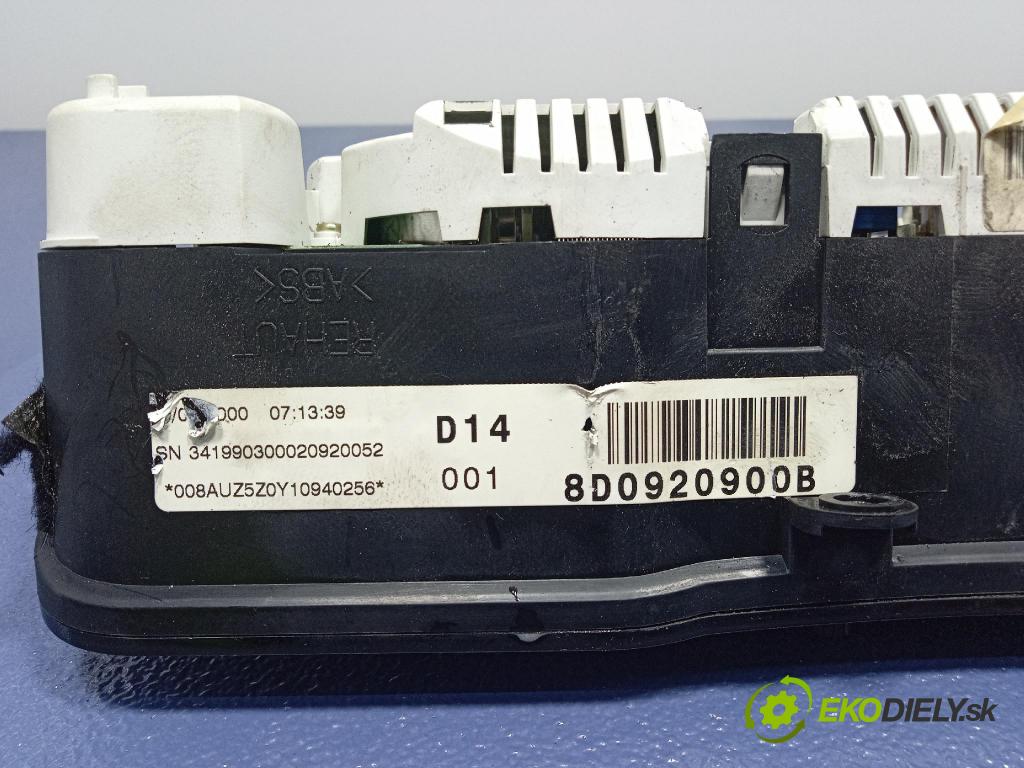 Audi A4 2000 prístrojovka/ budíky 8D0920900B