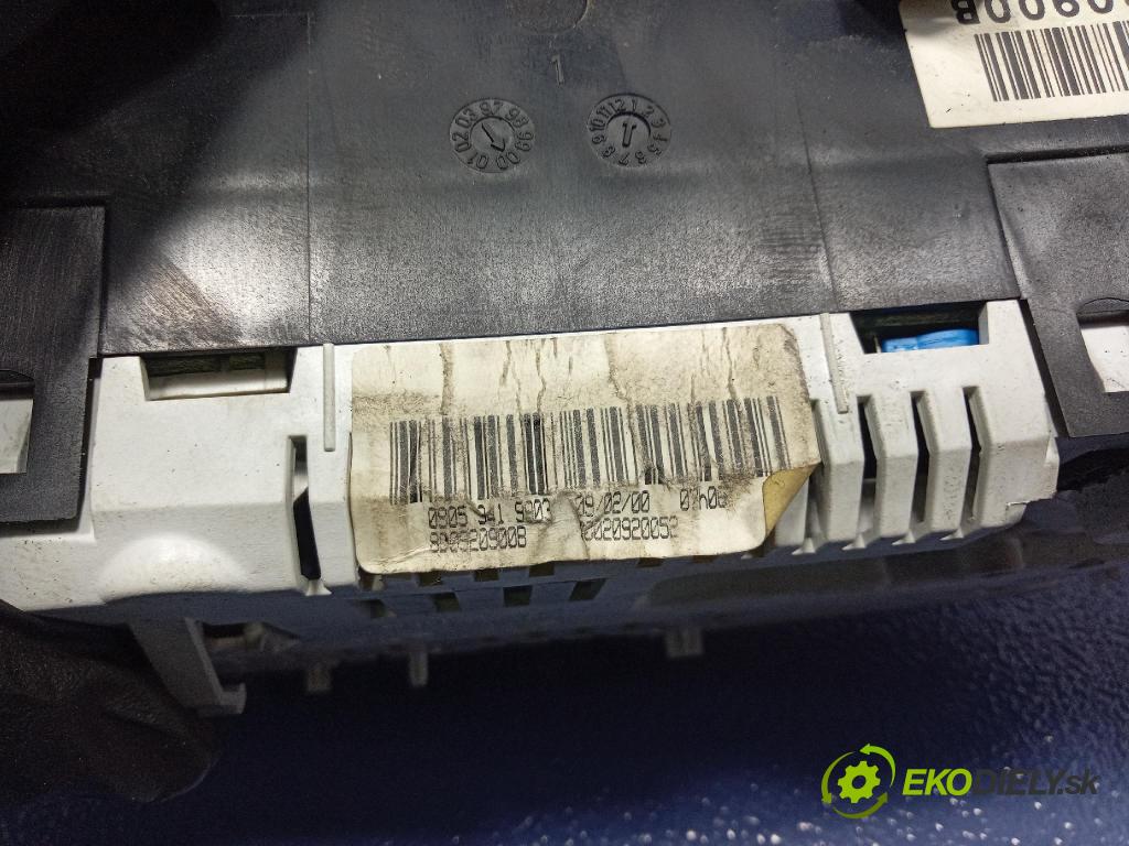 Audi A4 2000 prístrojovka/ budíky 8D0920900B