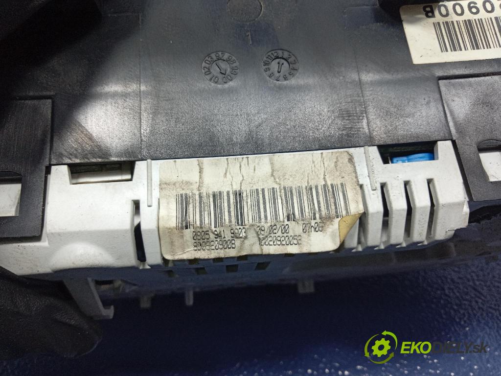 Audi A4 2000 prístrojovka/ budíky 8D0920900B