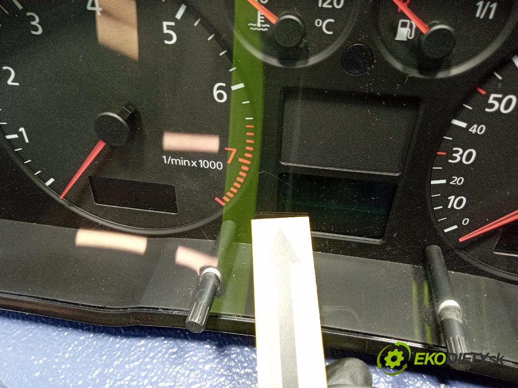 Audi A4 2000 prístrojovka/ budíky 8D0920900B