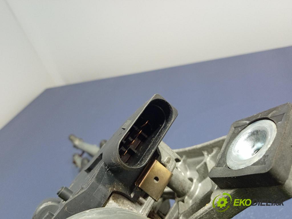 Volvo C30 2007 mechanismus motorek Stěrače: před 30699342