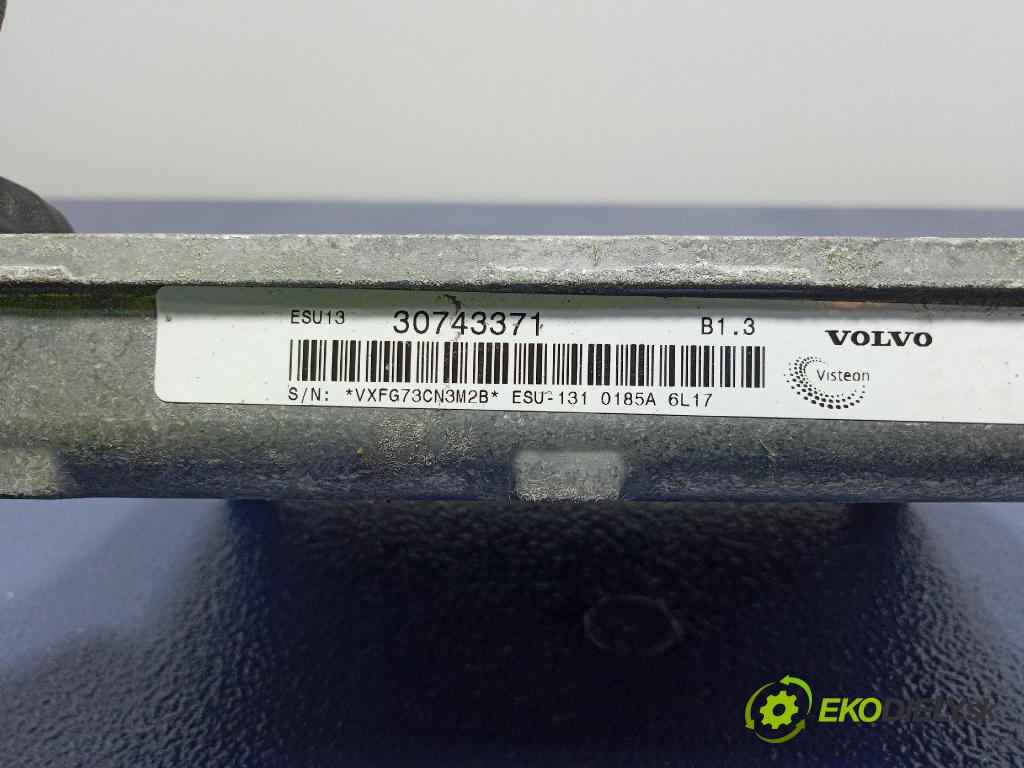 Volvo C30 2007 řídící jednotka Motor: 30743371