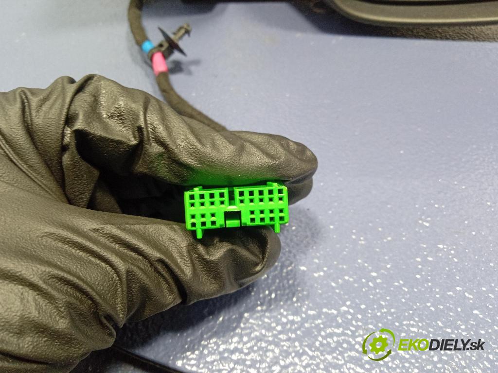 Volvo C30 2007 zpětné zrcátko prave 3303-028