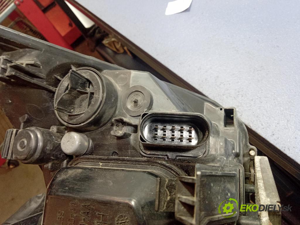 Ford Focus 2005 Reflektor: v pravo: 4M5113W029