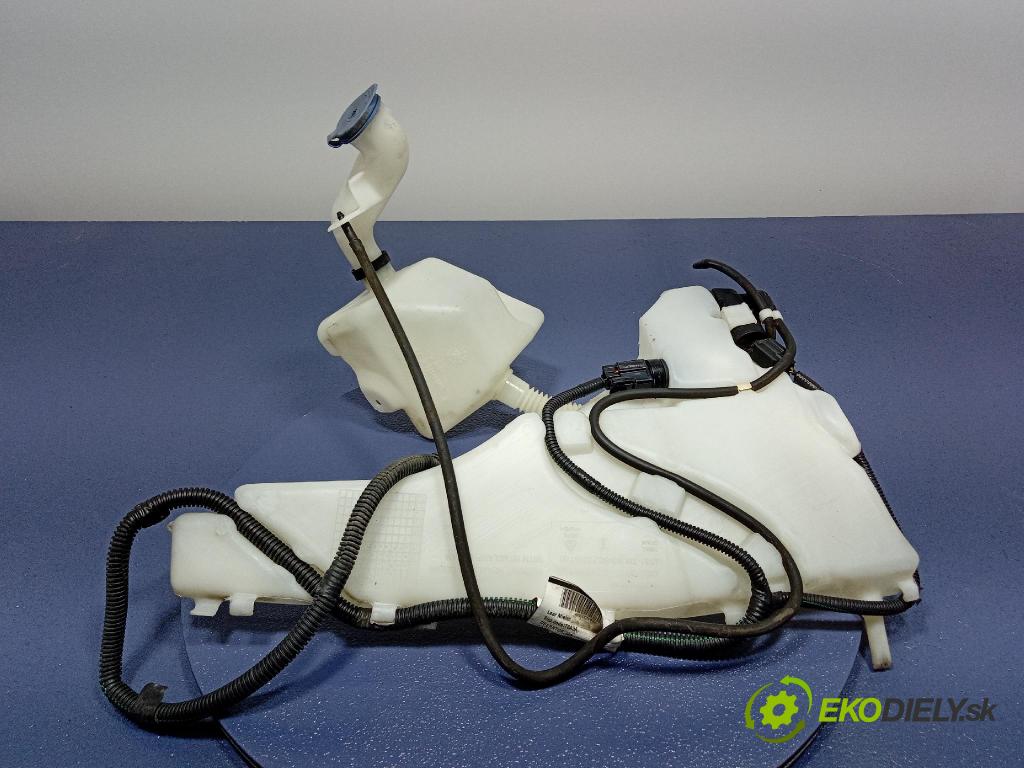 Volvo C30 2007 nádržka Podložka: 30657122