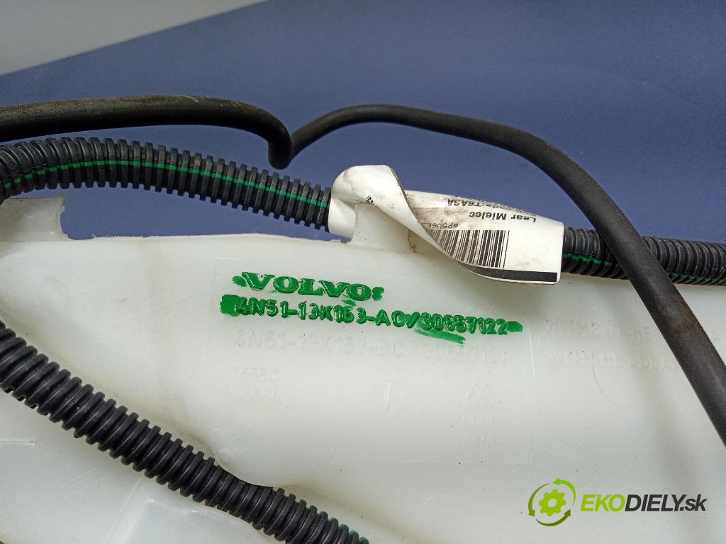 Volvo C30 2007 nádržka Podložka: 30657122