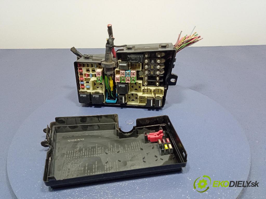 Volvo C30 2007 skrinka Poistky: 8688040