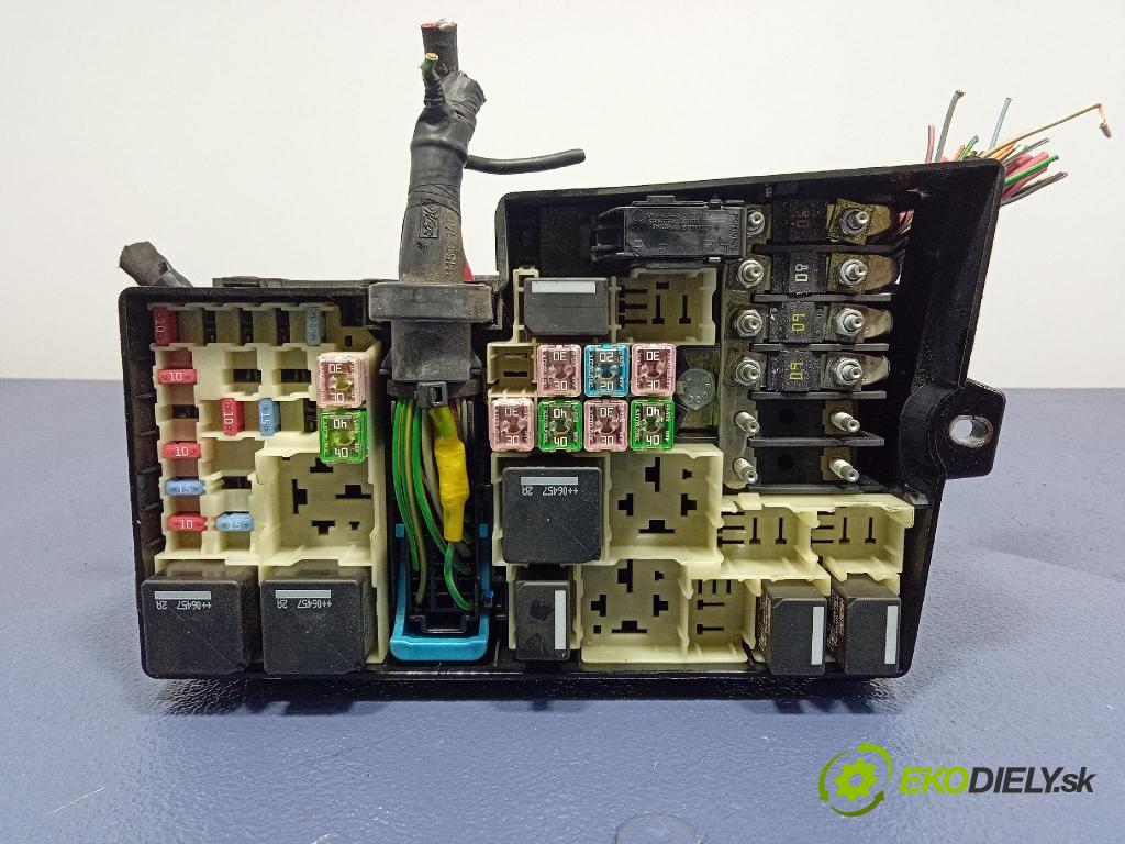 Volvo C30 2007 skrinka Poistky: 8688040