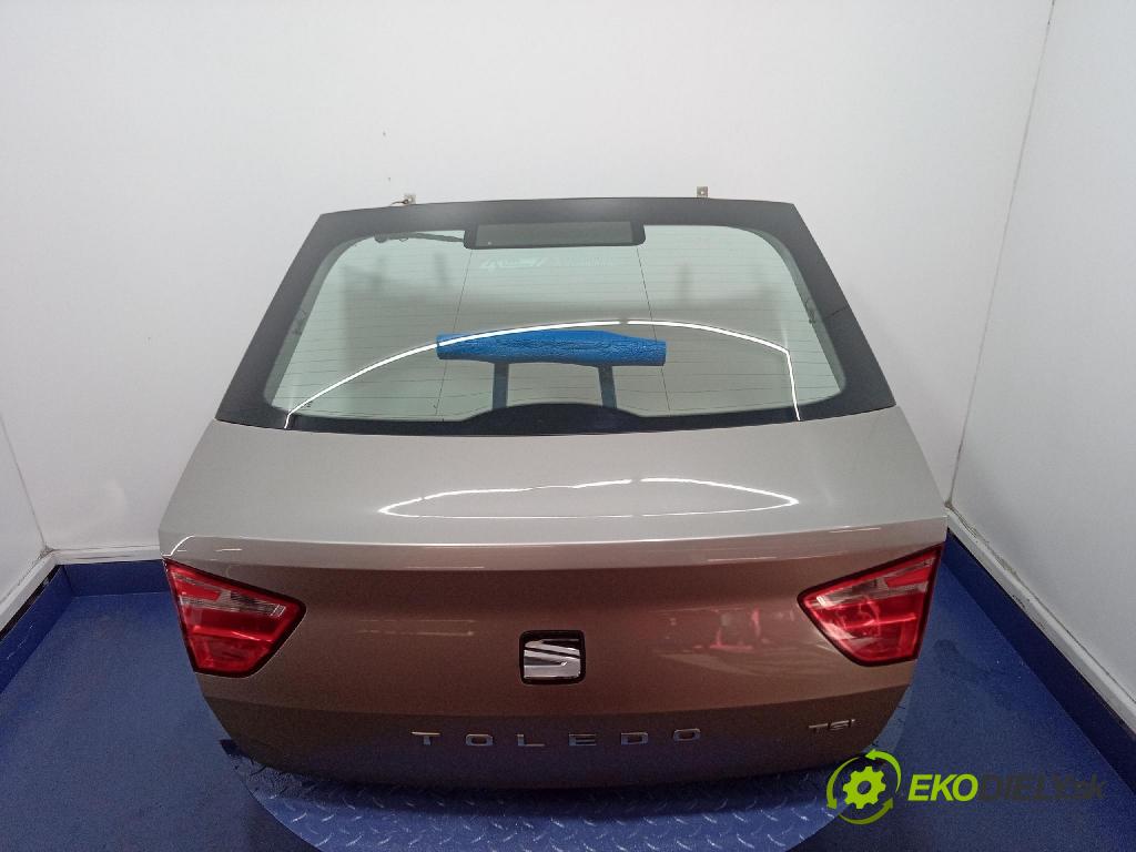 Seat Toledo 2016 zadna dveře kufra: kufra: