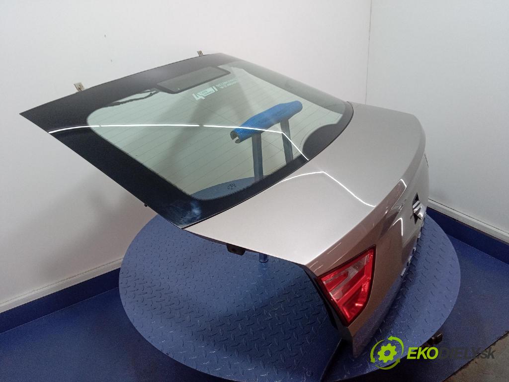 Seat Toledo 2016 zadna dveře kufra: kufra: