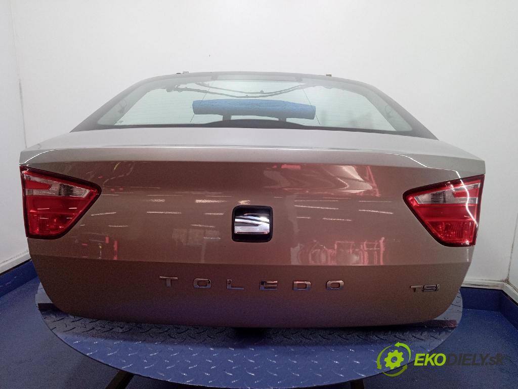 Seat Toledo 2016 zadna dveře kufra: kufra:
