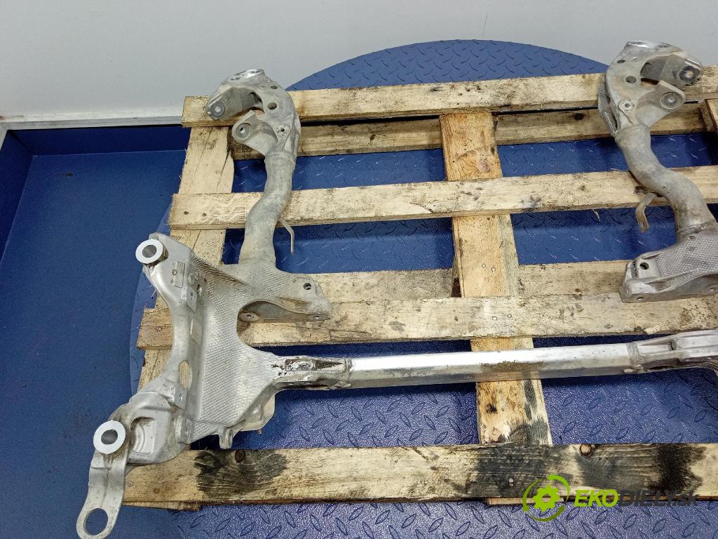 Audi Q5 2010 Výstuha 8R0399315G