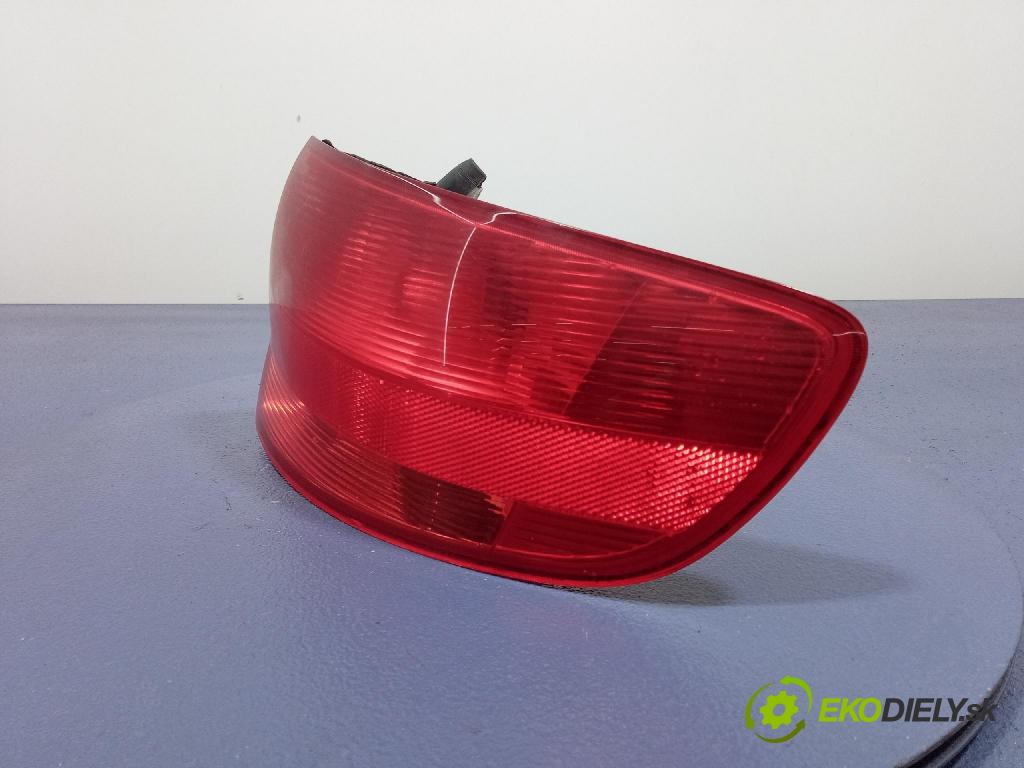 Audi A3 2005 svetlo / reflektor zad Prava: Vonkajsia: 8P4945096C