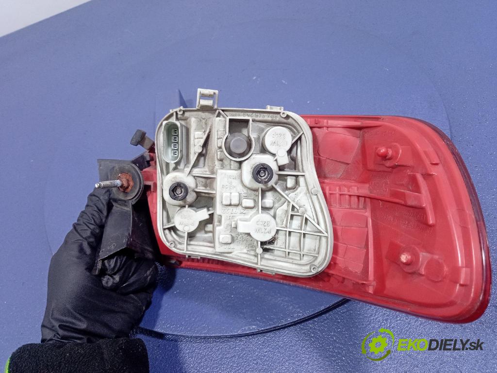 Audi A3 2005 svetlo / reflektor zad Prava: Vonkajsia: 8P4945096C