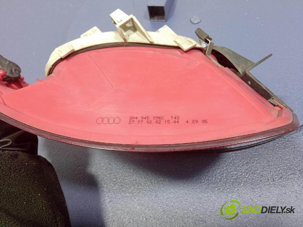 Audi A3 2005 svetlo / reflektor zad Prava: Vonkajsia: 8P4945096C