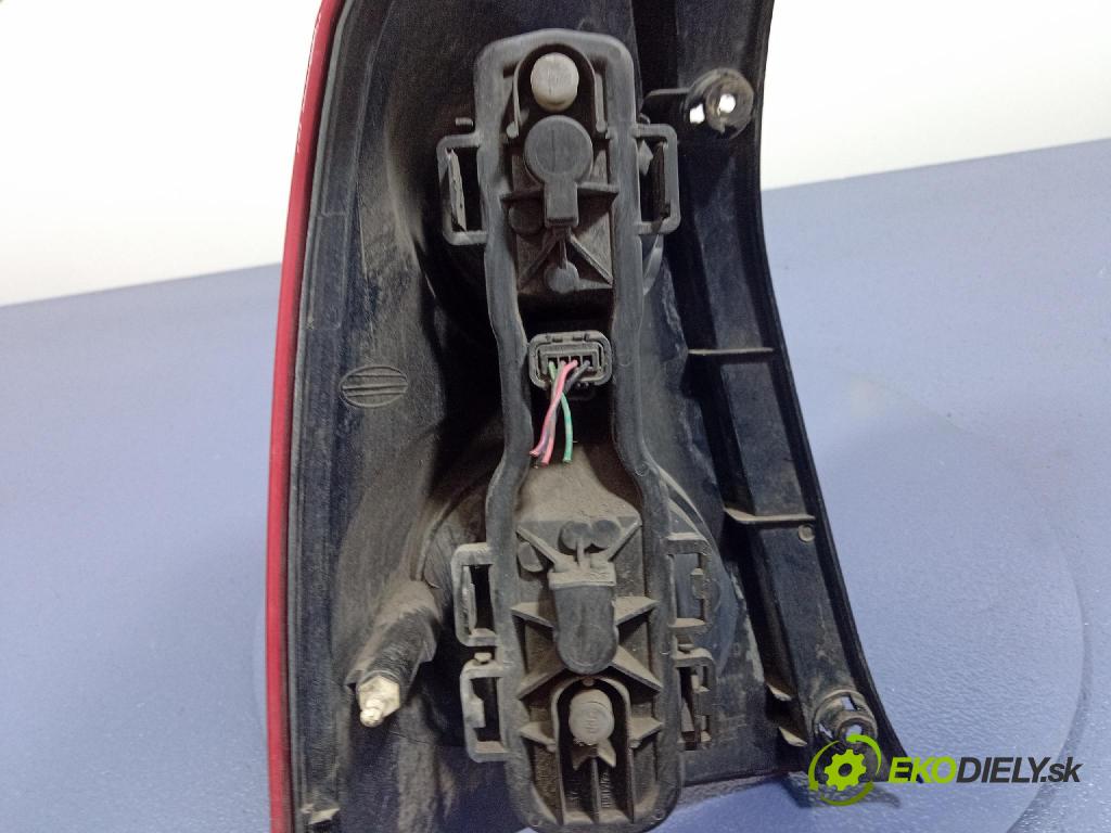Nissan Primera 2003 svetlo / reflektor zad Prava: Vonkajsia: