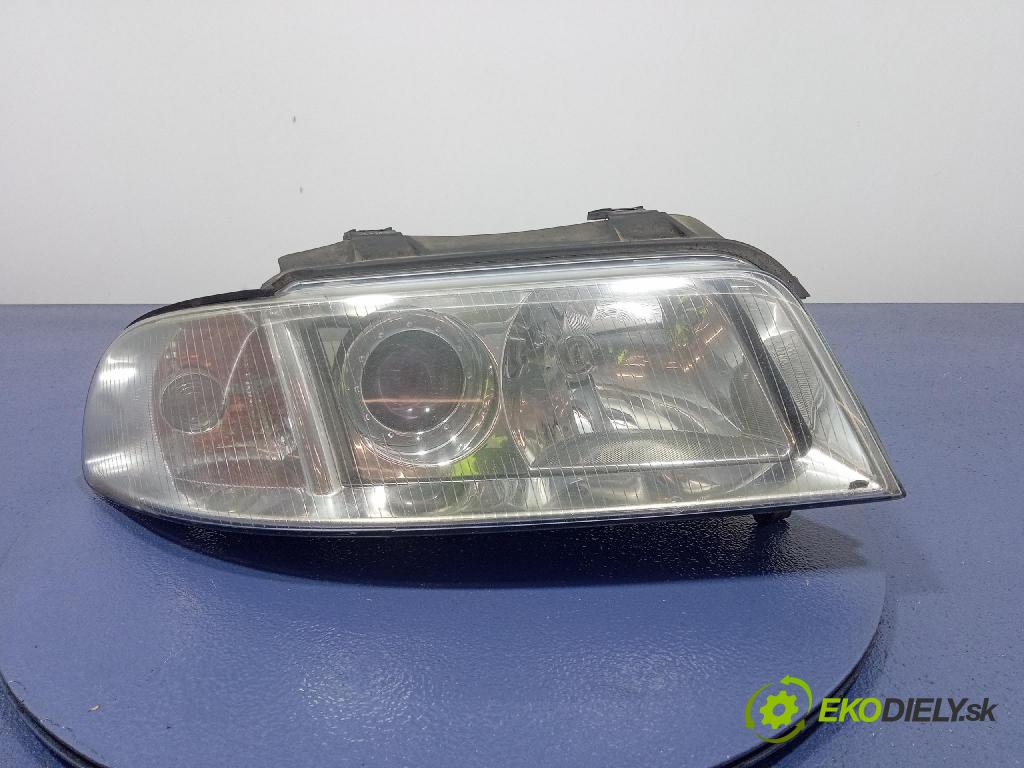 Audi A4 2000 Reflektor: v pravo: 8D0941004AK