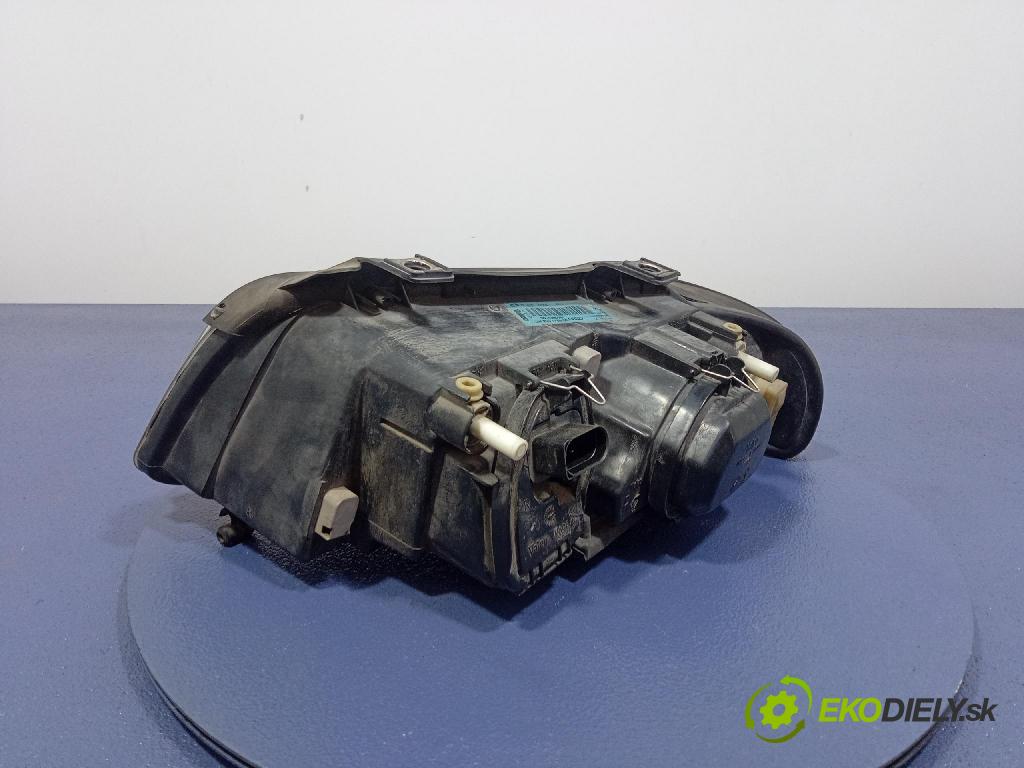 Audi A4 2000 Reflektor: v pravo: 8D0941004AK