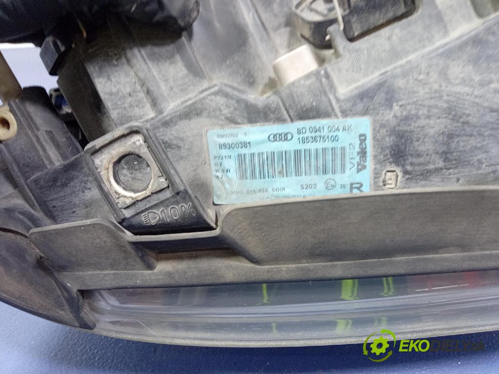 Audi A4 2000 Reflektor: v pravo: 8D0941004AK