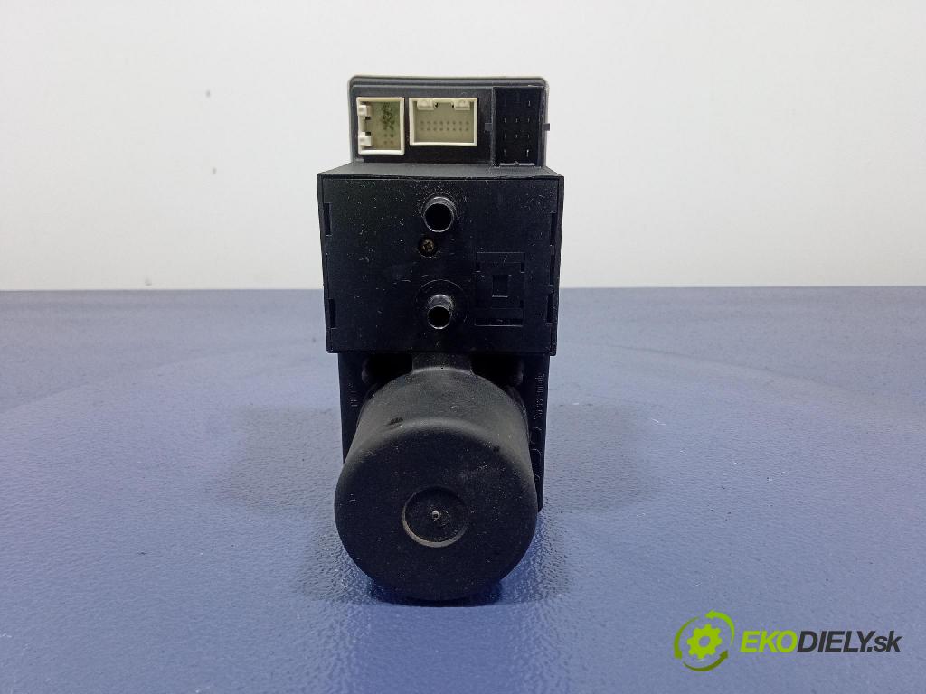 Audi A4 2000 pompa Centrálny: Zámok: 8D0862257C