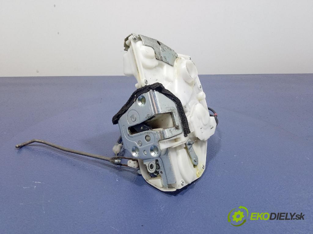 Suzuki Swift 2006 zámok dvere Predné Vľavo: