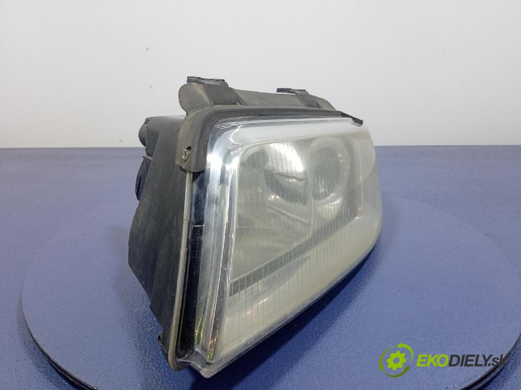 Audi A4 2000 Reflektor: Vľavo: 8D0941003