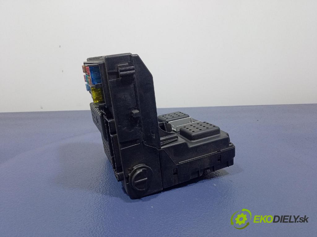 Volvo XC90 2006 skrinka Poistky: 30786476
