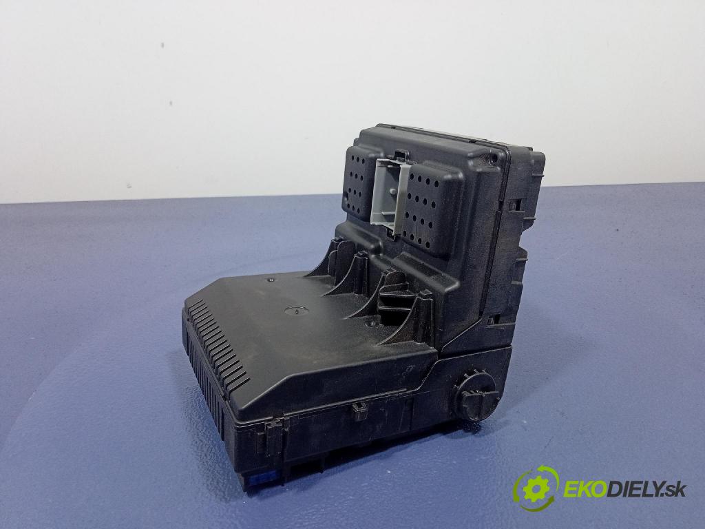 Volvo XC90 2006 skrinka Poistky: 30786476