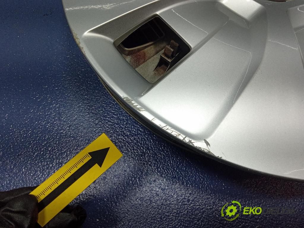 Seat Ibiza 2015 puklica kola: