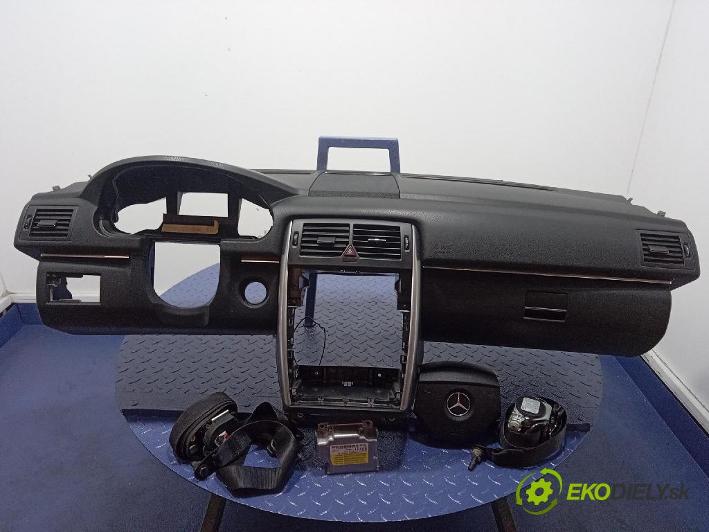 Mercedes B-Klasa 2008 kokpit,přistrojova deska