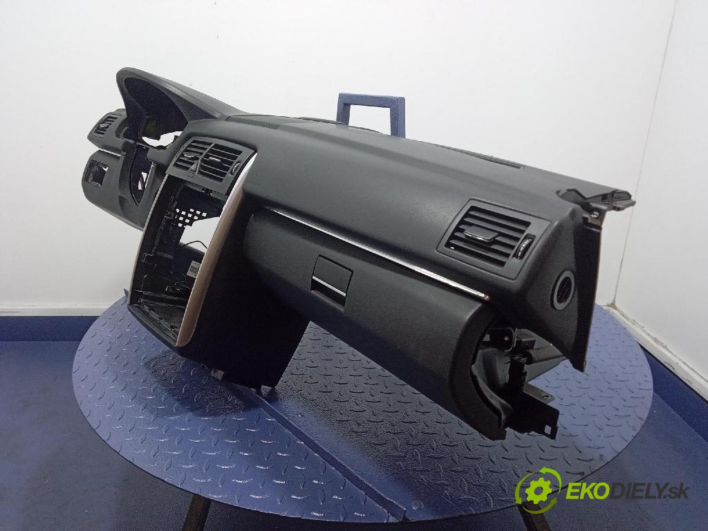 Mercedes B-Klasa 2008 kokpit,přistrojova deska