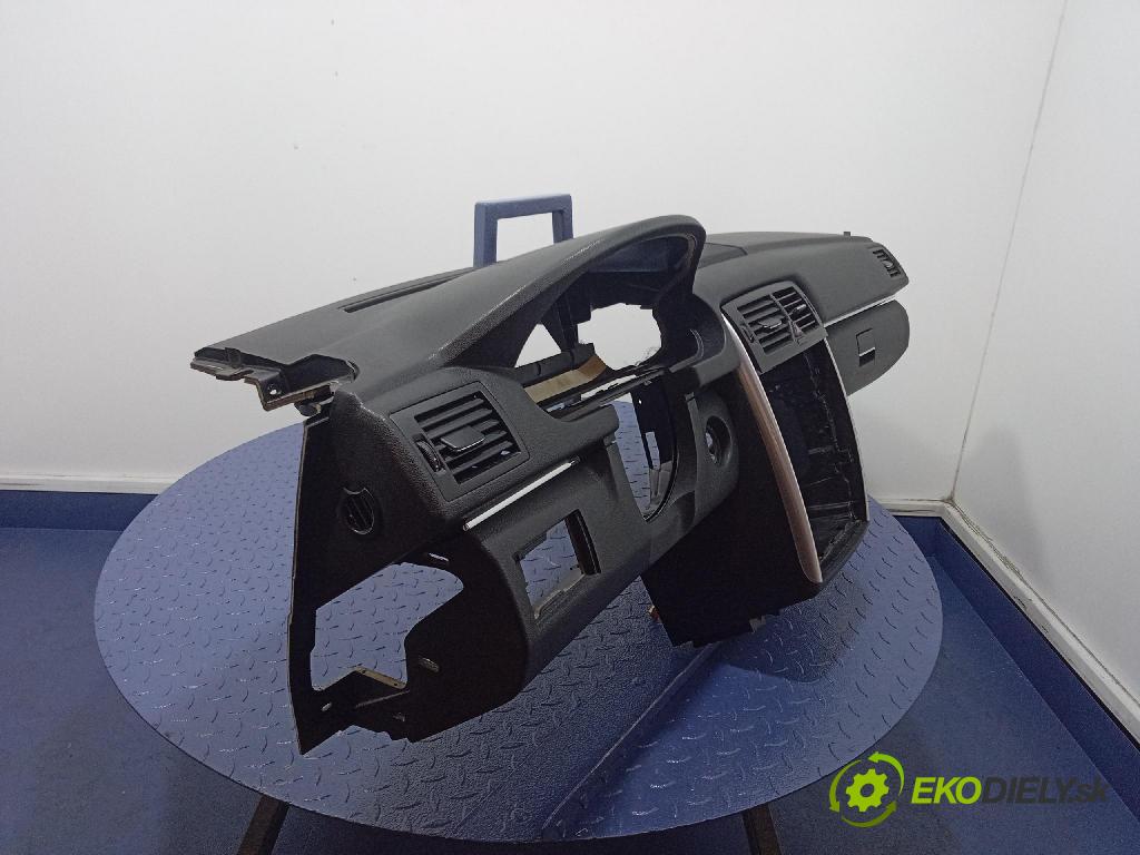 Mercedes B-Klasa 2008 kokpit,přistrojova deska